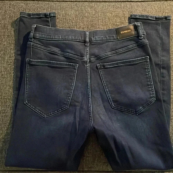 Size 10 Dark wash Express Skinny jeans - Picture 7 of 7
